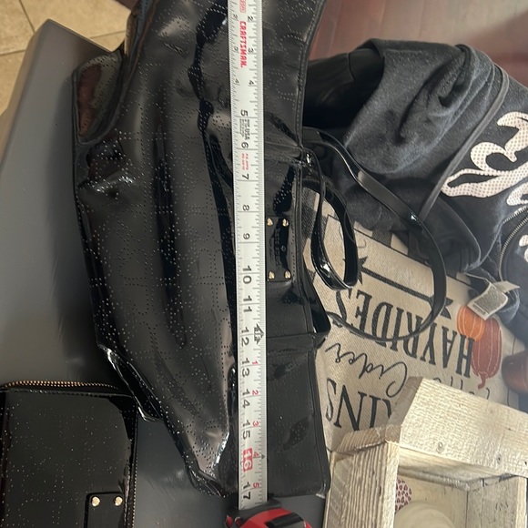 Kate Spade bag and matching wallet; back patent leather look - Picture 8 of 13